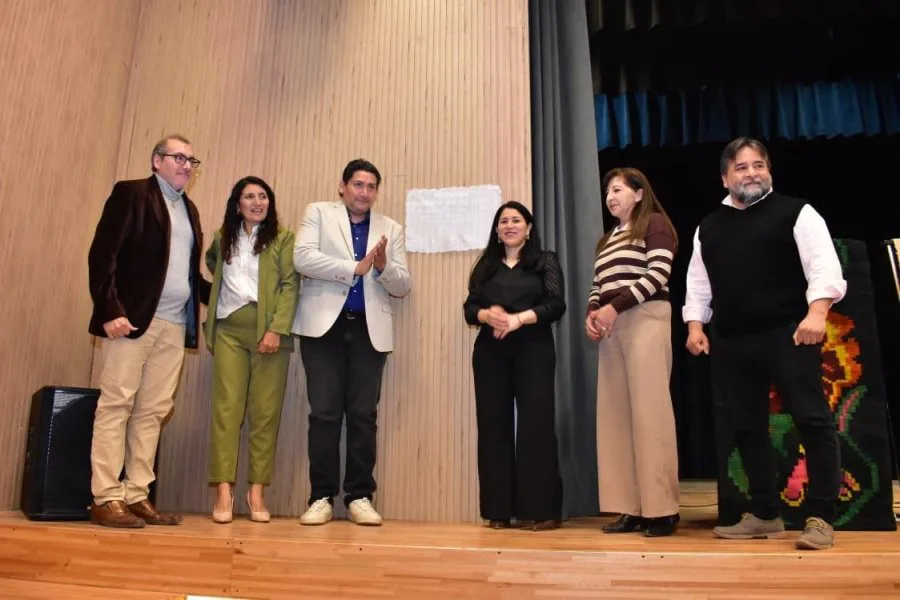 Impusieron el nombre de Roberto Sabino Villavicencio al escenario mayor del Centro Cultural Sixto Palavecino en Fernández