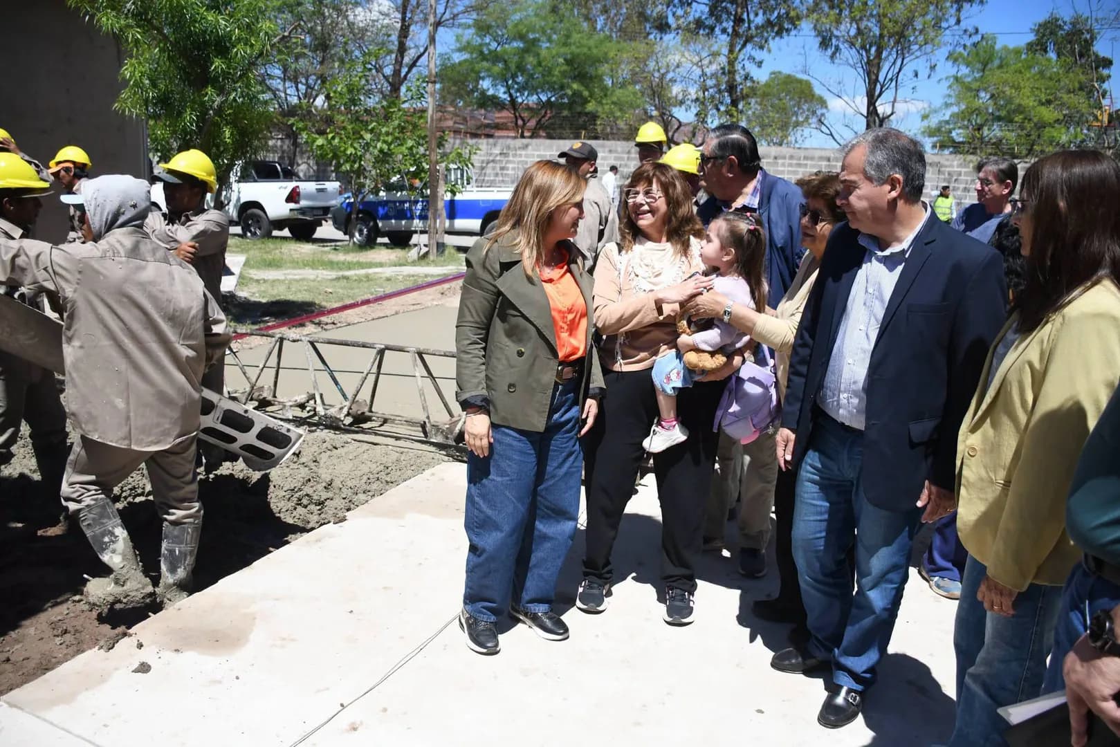 La intendente Norma Fuentes supervisó las obras de pavimentación en los barrios América del Sur y Mariano Moreno