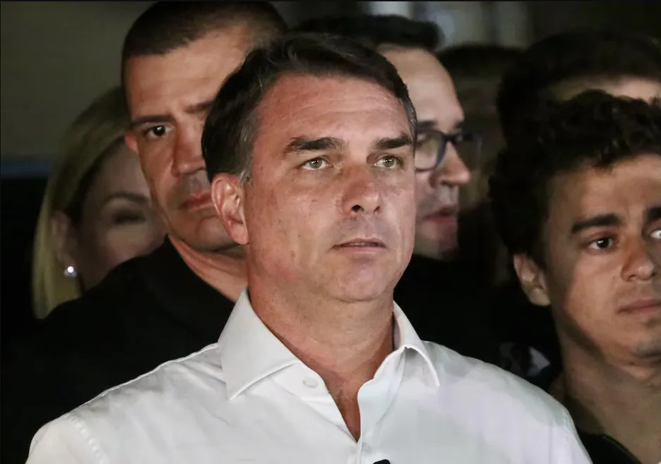 Flávio Bolsonaro abandonó Brasil tras la derrota electoral y viaja rumbo a Estados Unidos