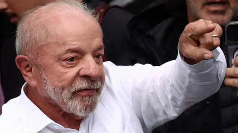 “Quien sale escondido, debe algo”: la dura crítica de Lula a Bolsonaro