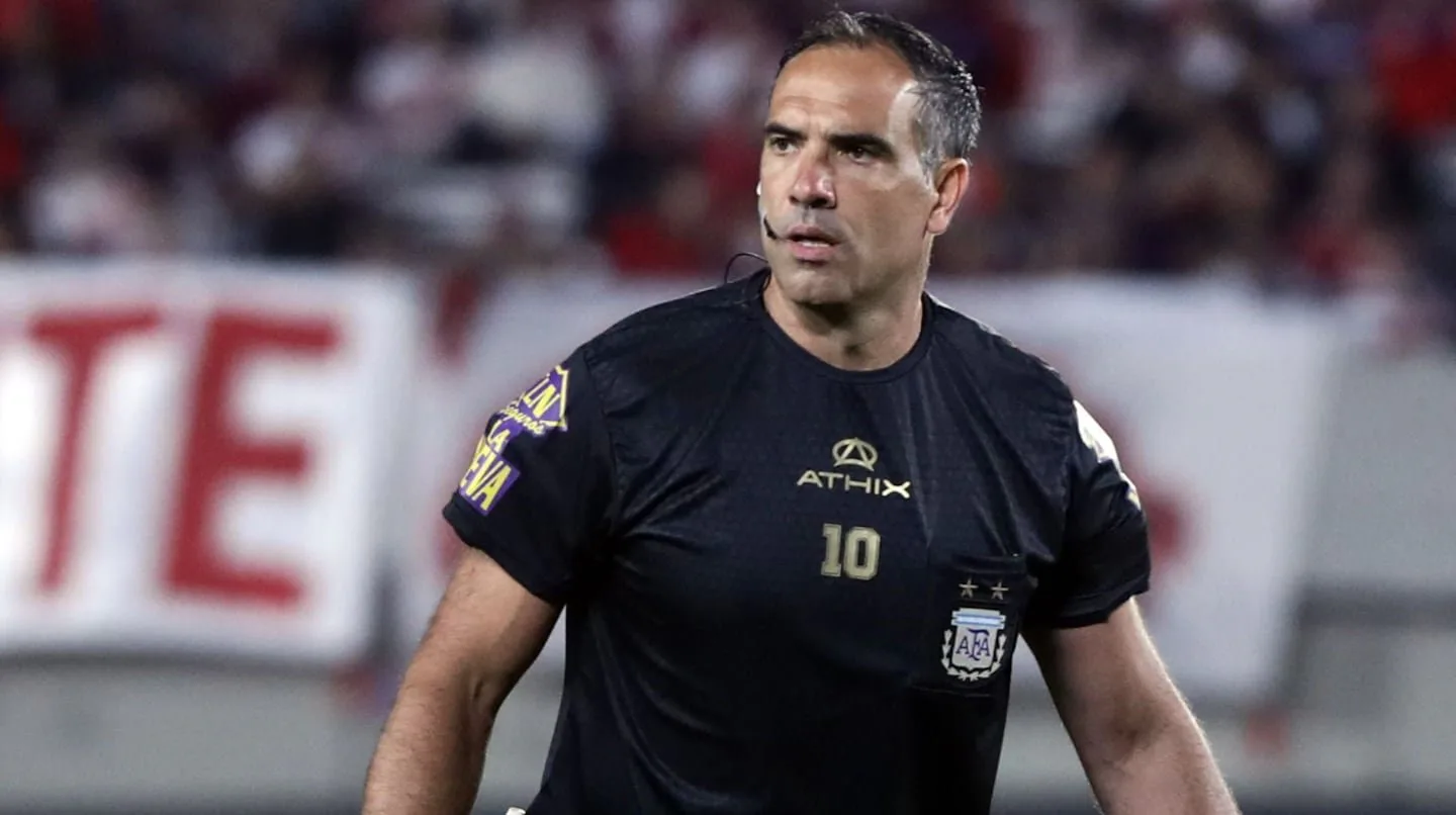 El árbitro del VAR que preocupa a Boca por sus antecedentes ante River