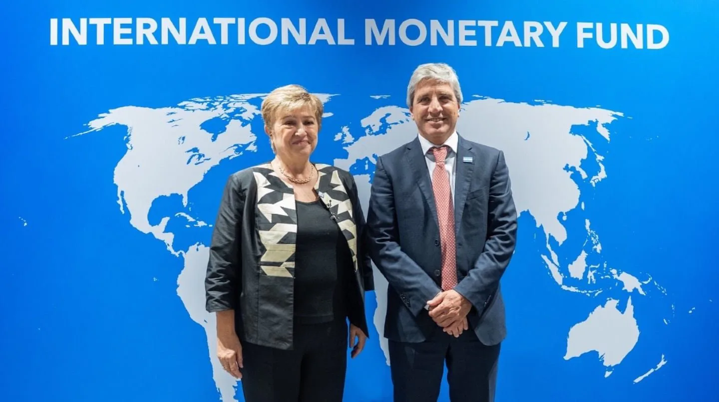 Argentina superó una nueva evaluación del FMI y espera US$870 millones
