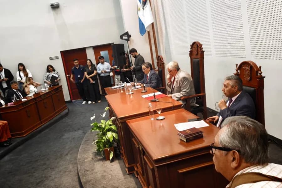Asumen los 12 concejales electos y Mario Benavente jurará como nuevo intendente de la Capital