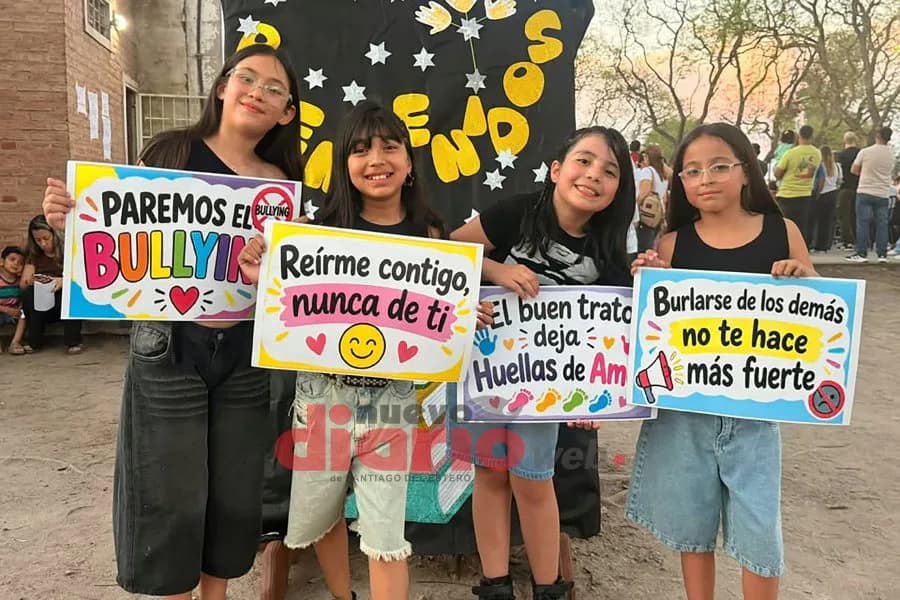 Cuatro nenas dieron una lección contra el bullying que emocionó a todo un colegio en la Capital