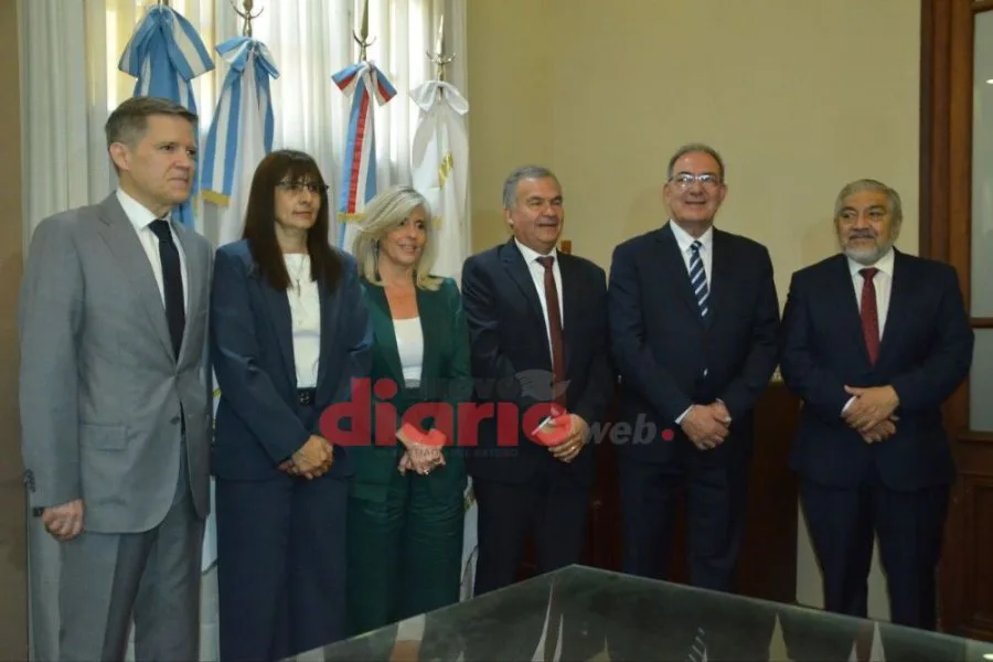 El intendente Mario Benavente le tomó juramento a su nuevo Gabinete Municipal en la Capital