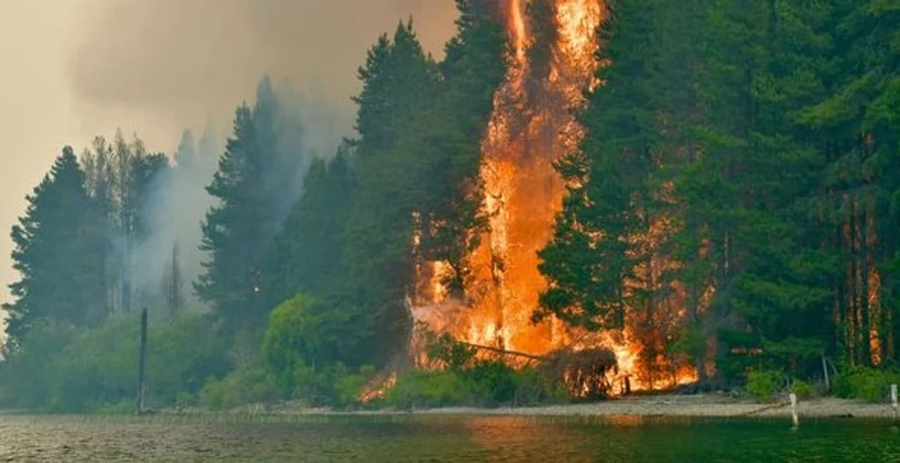 Epuyén declaró el estado de catástrofe ante el avance de los incendios