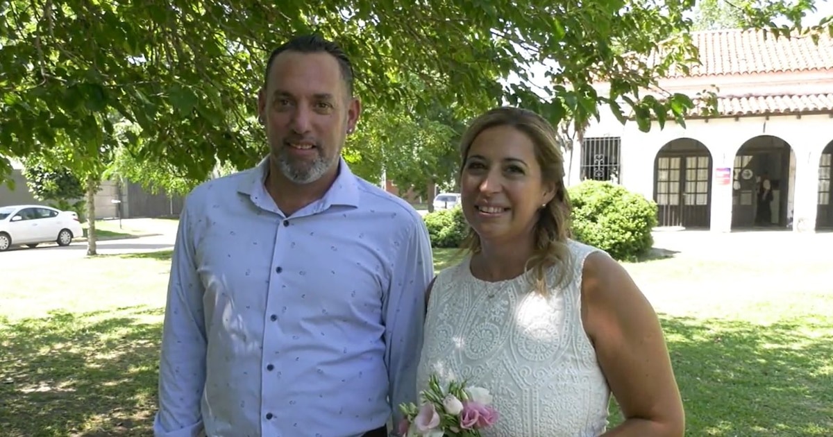 Una pareja decidió casarse el martes 13 y se cortó la luz