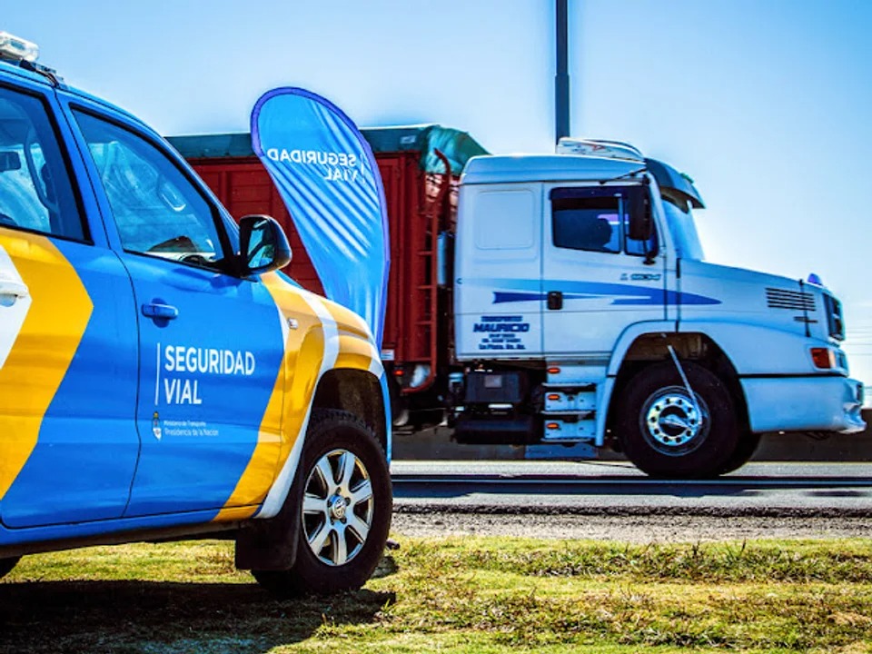 Vialidad restringe el tránsito de camiones por el recambio turístico