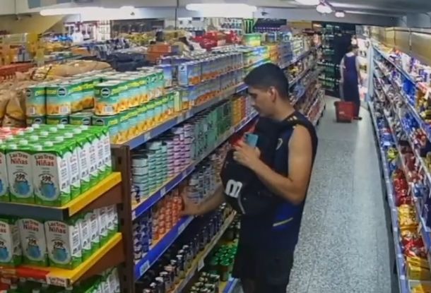 Robo de atún en Ramos Mejía: cámaras registran el insólito hurto