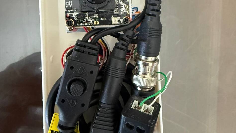 Rogelio Frigerio denuncia micrófonos y cámaras ocultas en su despacho