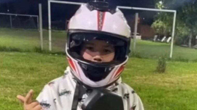 Bocinazos y aplausos en el velatorio del nene de 12 años muerto tras una persecución policial