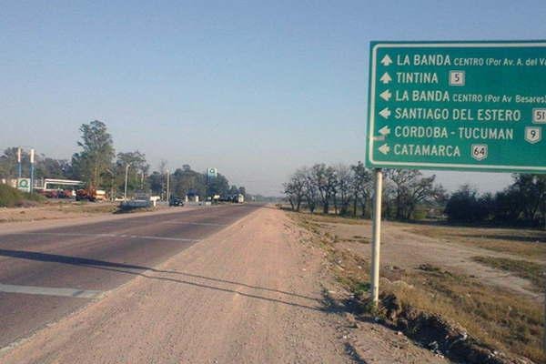 Bajó a charlar en la ruta y le robaron más de $74 millones entre efectivo y cheques