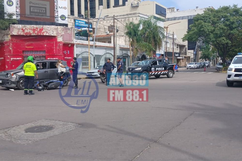 Choque en el centro: motociclista terminó en el Regional tras impactar con una Jeep