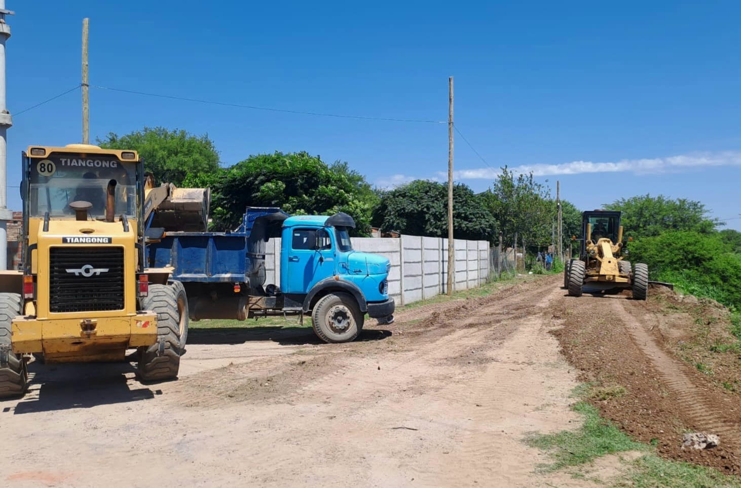 Obras Públicas realizó trabajos de perfilado y recuperación de calles en Los Flores ampliación