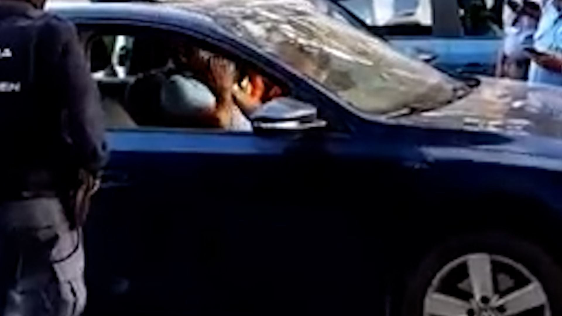 Sorprendido dormido y ebrio en su auto: Policía labró infracción en La Banda