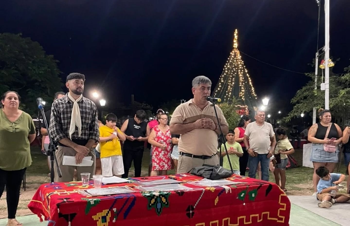 Villa Atamisqui vibró con la apertura del Ciclo Cultural en la plaza central