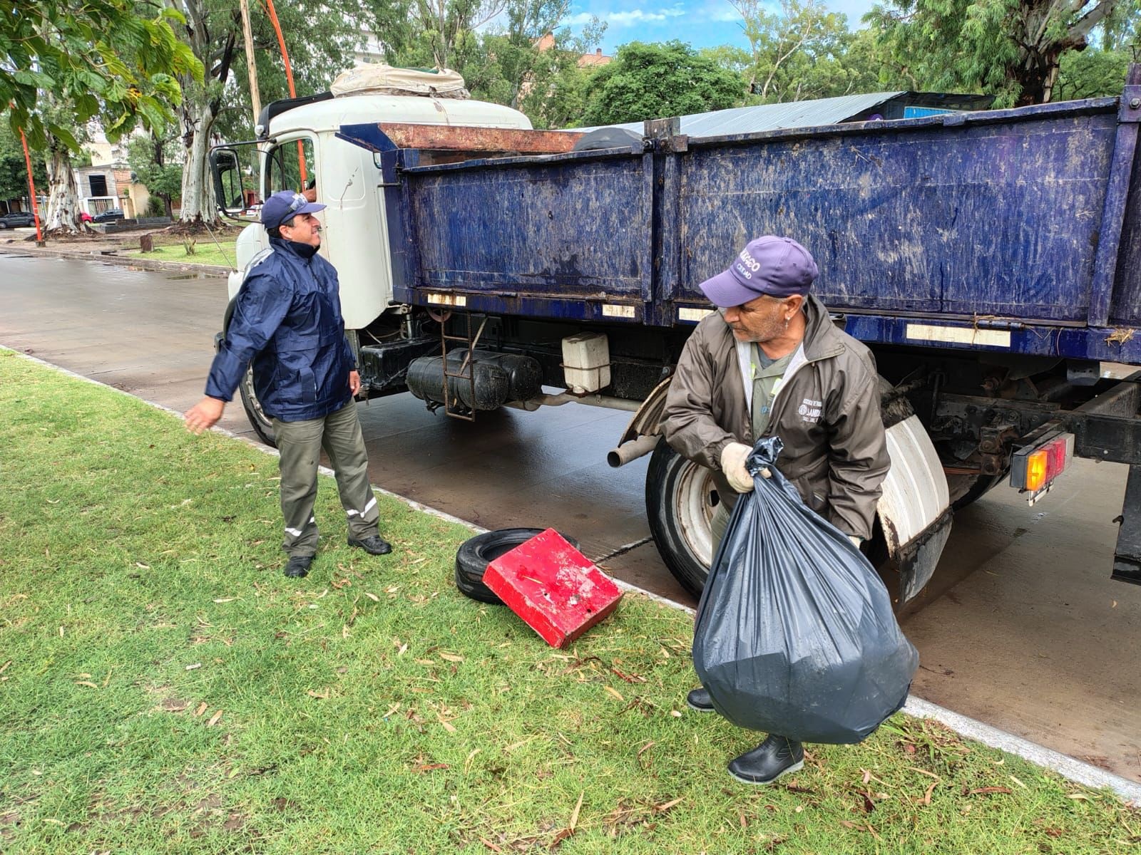 Mantenimiento de desagües en el Parque Aguirre