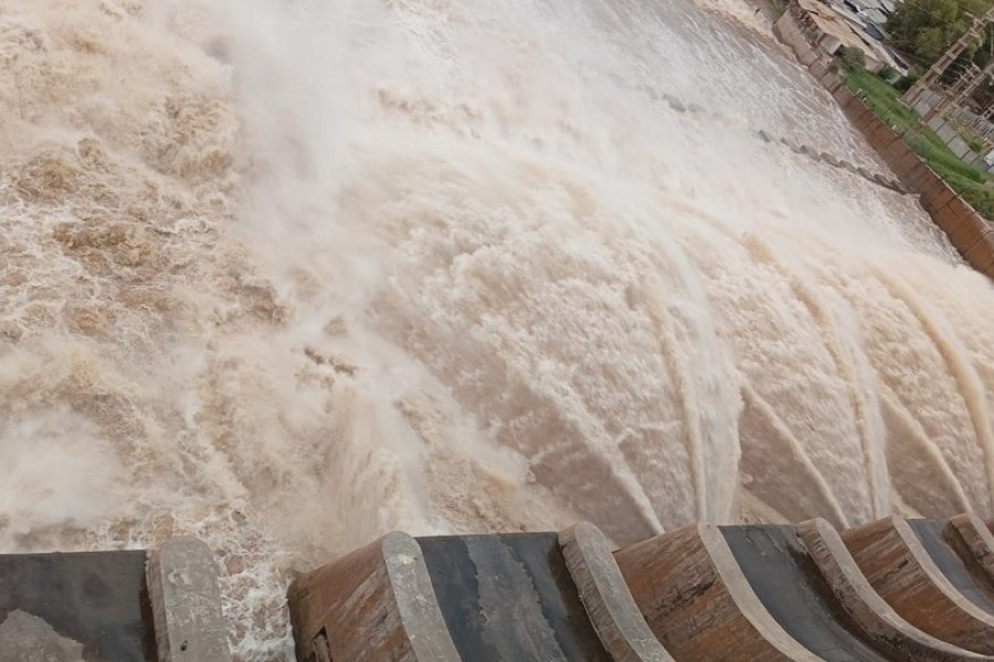 Baja levemente el río Dulce, pero anuncian tormentas fuertes en la cuenca