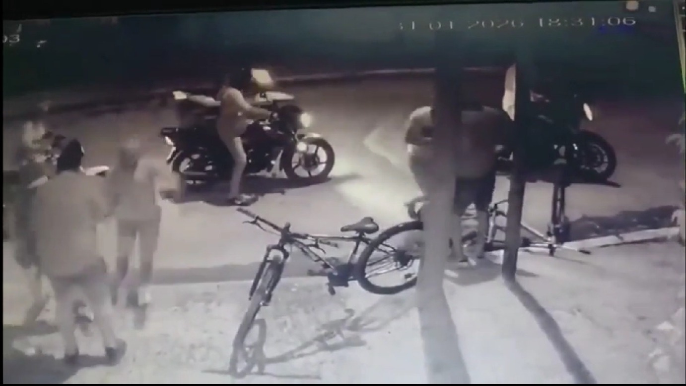 "Podría haber sido un desastre": defendió a su hijo a fierrazos de 7 motochorros y le tiraron a matar