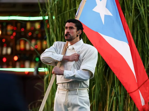 Congresistas republicanos piden multar y "encerrar" a Bad Bunny y a la NFL por el show del Super Bowl