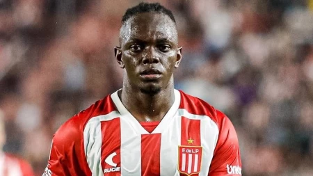 Boca analiza reactivar la negociación por Cetré tras el freno en la revisión médica