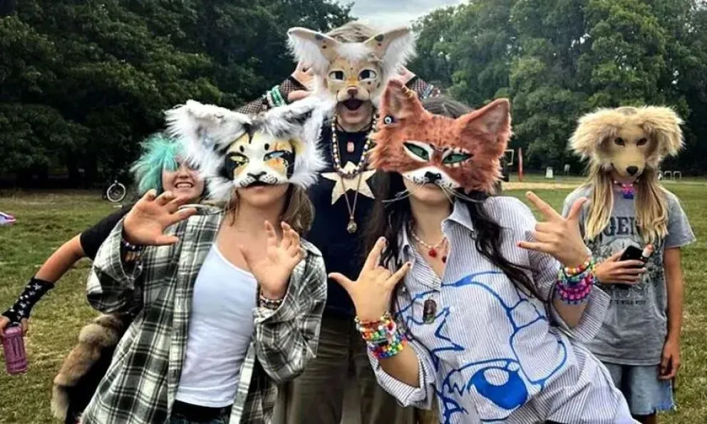 Convocan en Frías a una juntada “Therian” en la Plaza 25 de Mayo