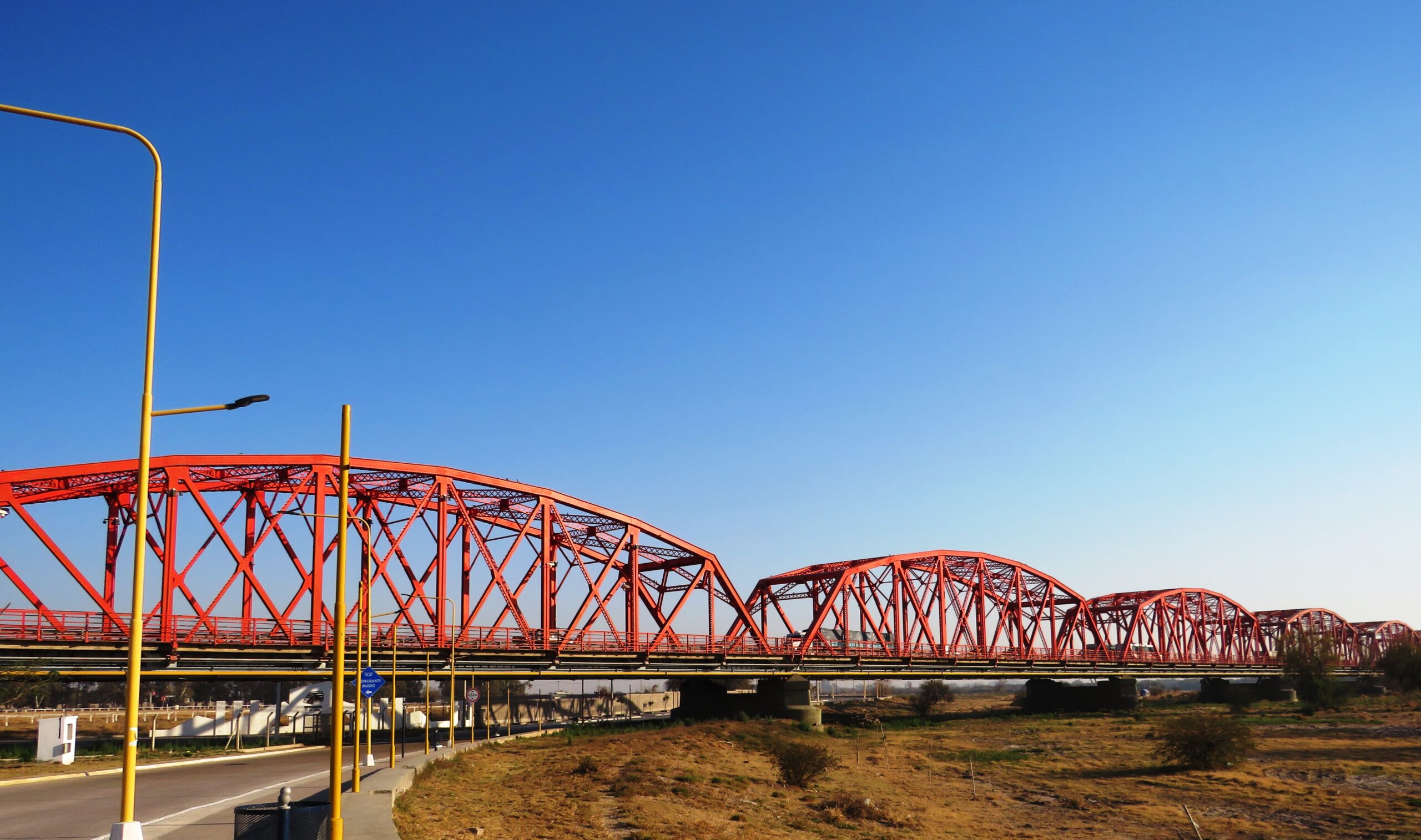El Puente Carretero cumple 99 años: el símbolo eterno que une a Santiago y La Banda cumple casi un siglo de historia