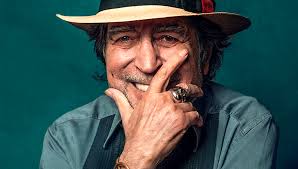 Joaquín Sabina, el genio del bombín y el verso, celebra 77 años de poesía y rock