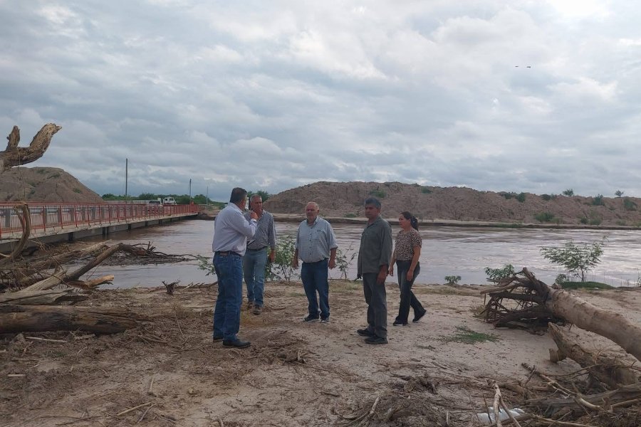 El Gobierno provincial intensifica operativos preventivos en el sur por la crecida del Río Dulce y anegamientos