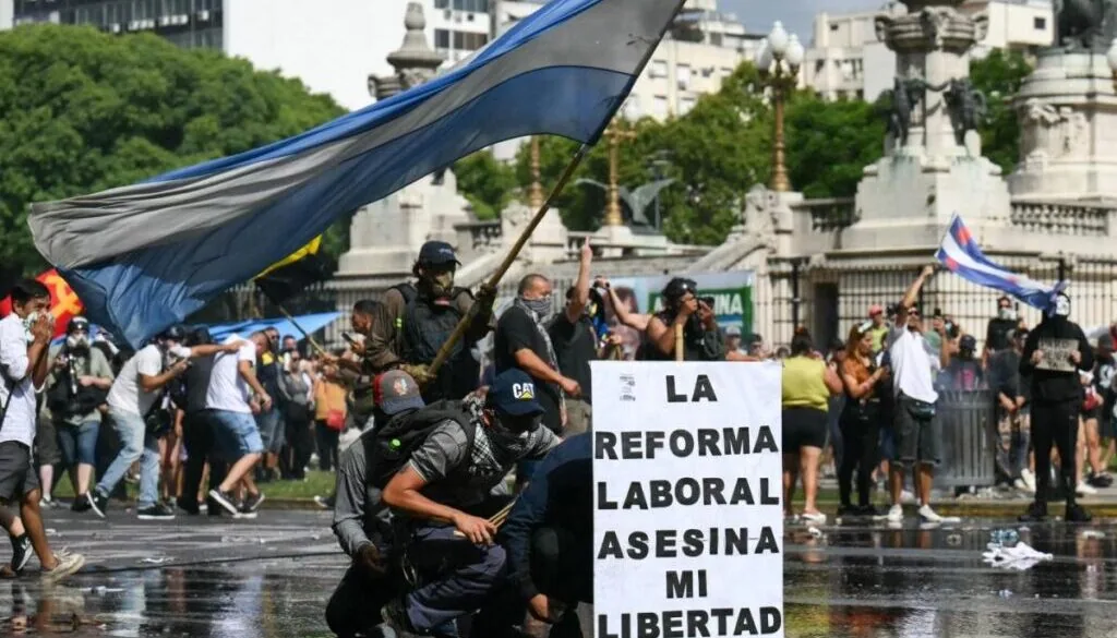 Reforma laboral: el Gobierno eliminará el polémico artículo de las licencias médicas tras las críticas de la oposición