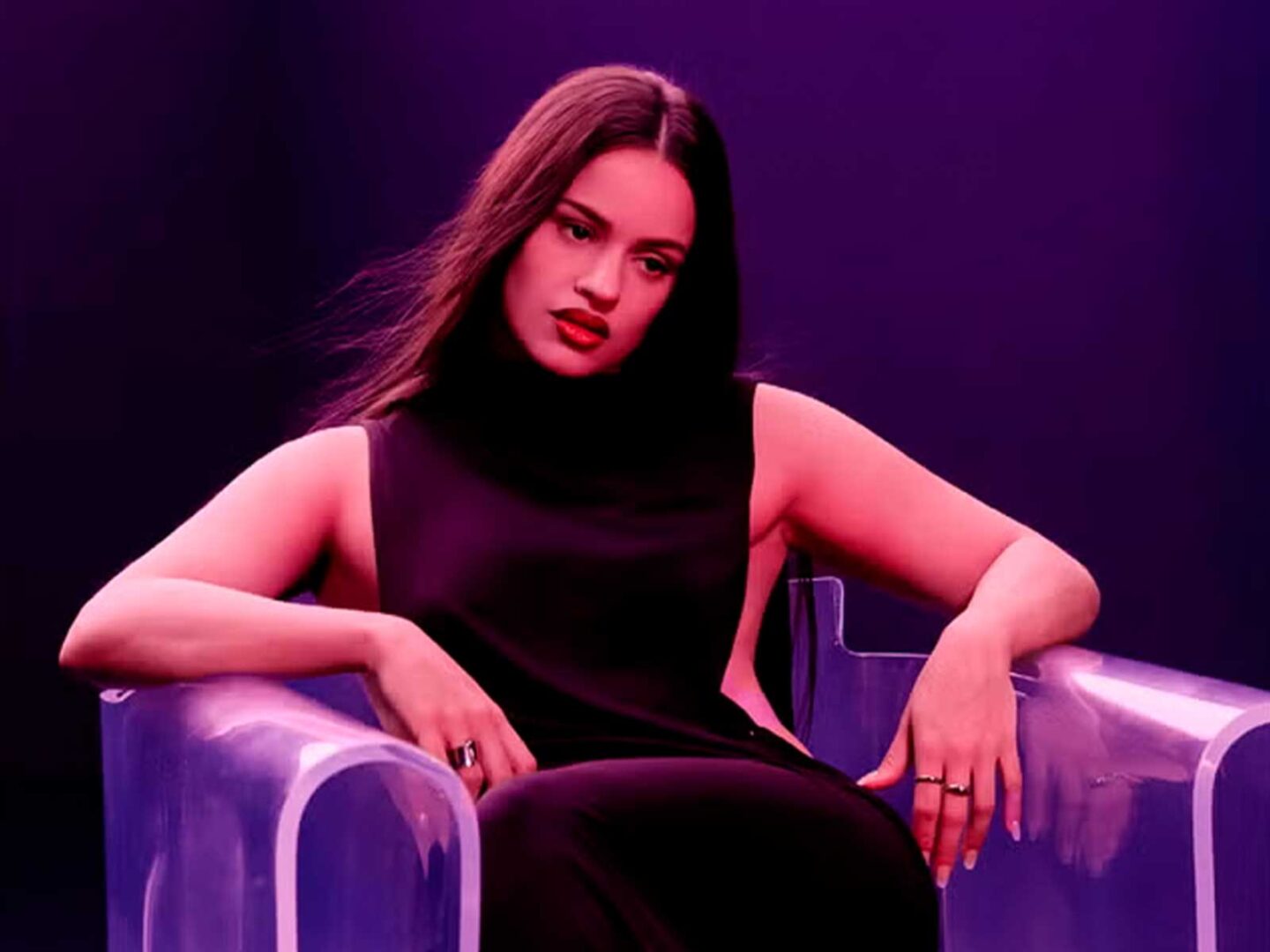 Rosalía deslumbra en la nueva campaña de Calvin Klein: looks audaces y sensualidad a puro riesgo