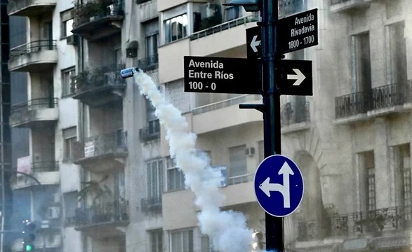 Seis heridos por las protestas contra la reforma laboral en el Congreso