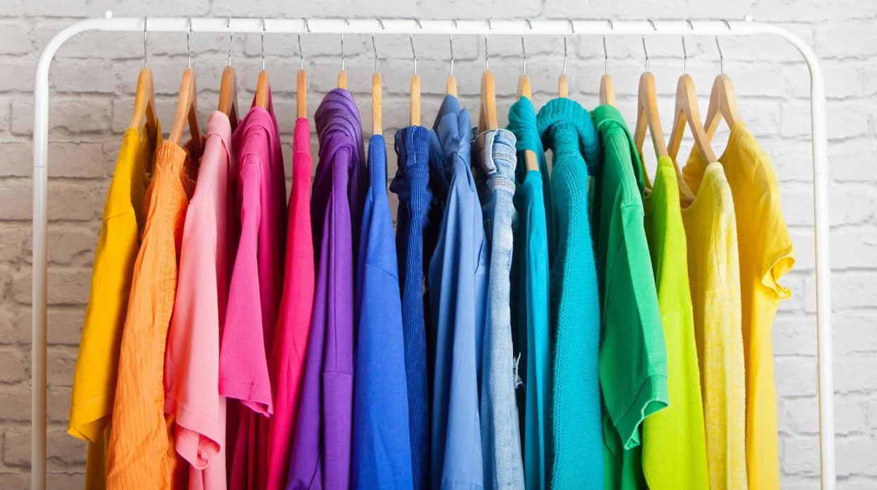 El color de la ropa, ¿influye en cómo nos perciben los demás?: esto dice la Psicología