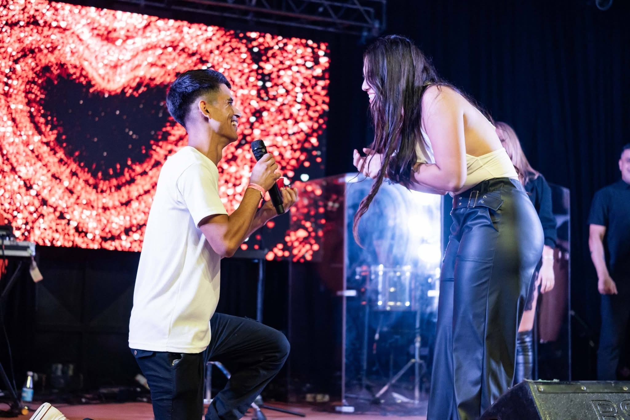 Del recital al altar: le propuso casamiento en pleno show de «La Princesita»