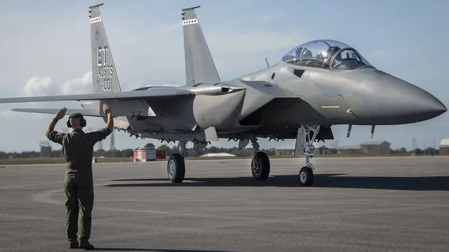 EE.UU. desplegó 12 cazas F-22 en Medio Oriente en medio de la tensión con Irán por el programa nuclear