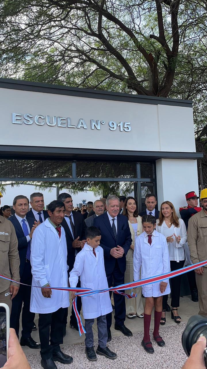 El gobernador Suárez dio inicio al ciclo lectivo con obras en Las Delicias