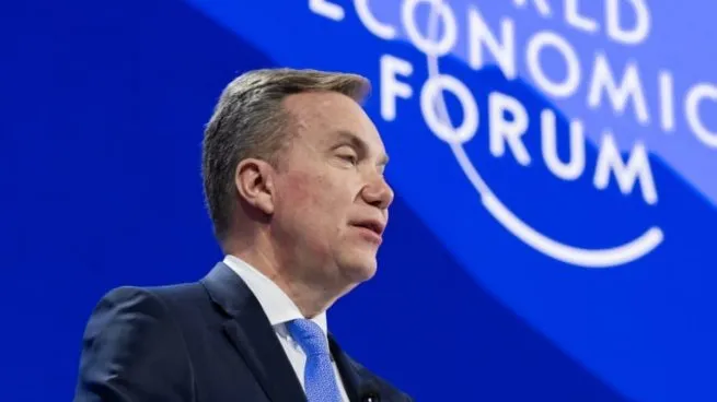 Escandalo: Renunció el jefe del Foro de Davos por sus vínculos con Jeffrey Epstein