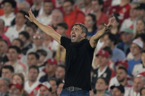 Eduardo Coudet es el nuevo entrenador de River: llega tras su salida del Alavés y firmaría hasta 2027