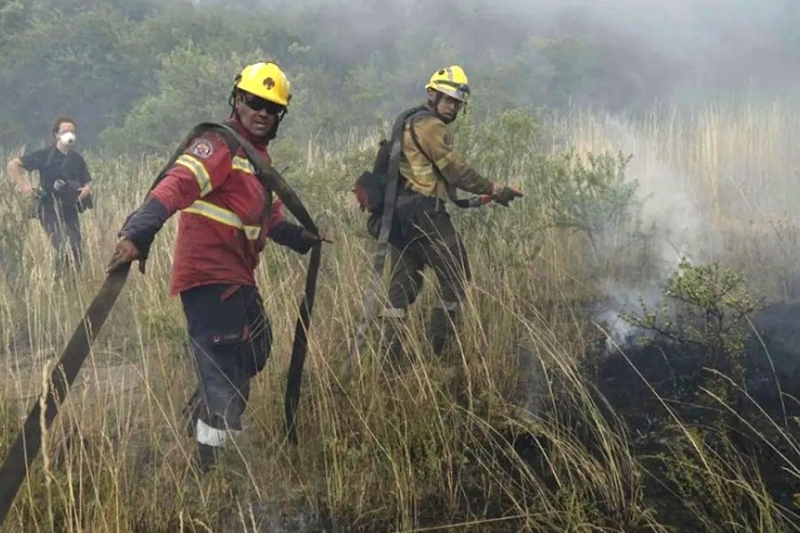 Alivio en Chubut: el frente frío y las lluvias ayudan a contener los incendios forestales