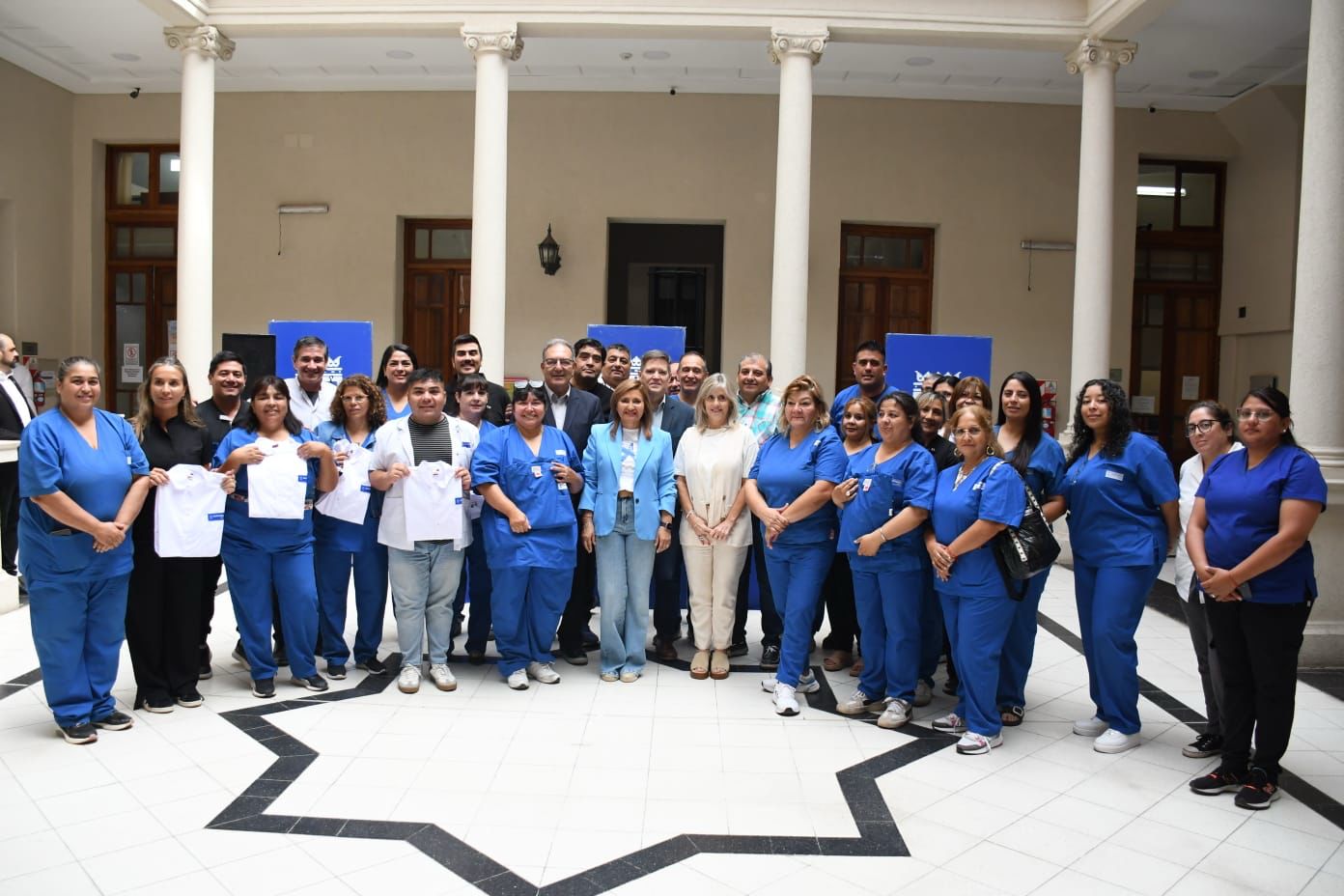 Norma Fuentes entregó más de 400 uniformes a agentes sanitarios: "Garantizamos condiciones dignas pese a las dificultades"