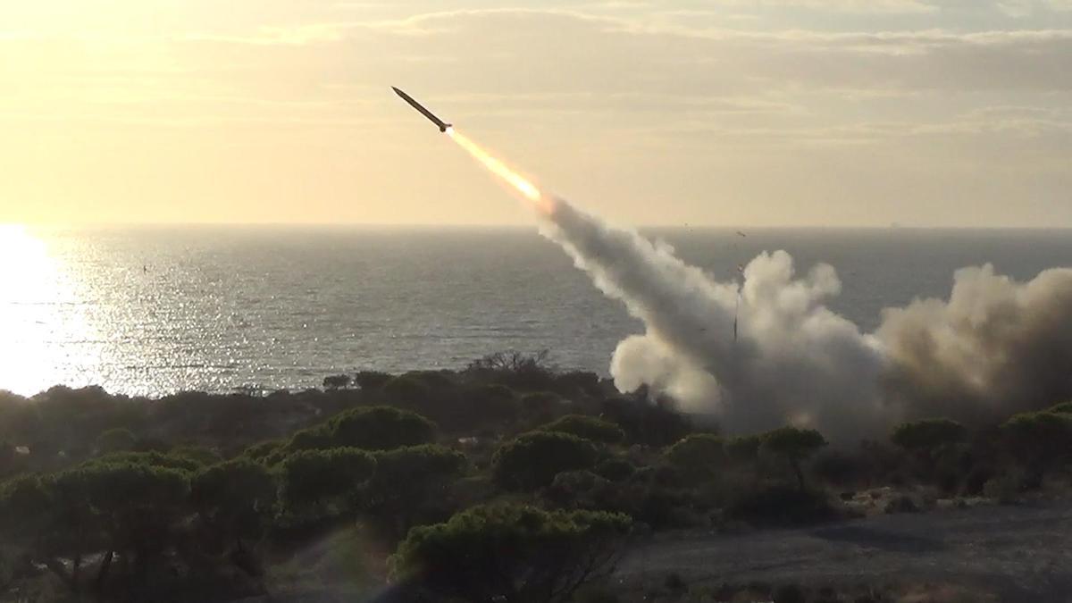 La OTAN derriba otro misil iraní sobre Turquía y refuerza su defensa antimisiles en el flanco sur