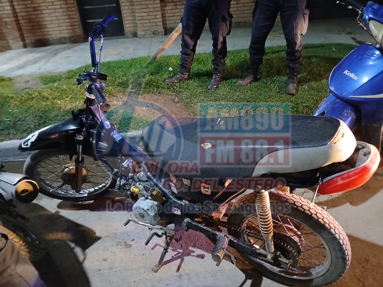 Secuestran una moto con pedido por hurto que estaba abandonada en Añatuya