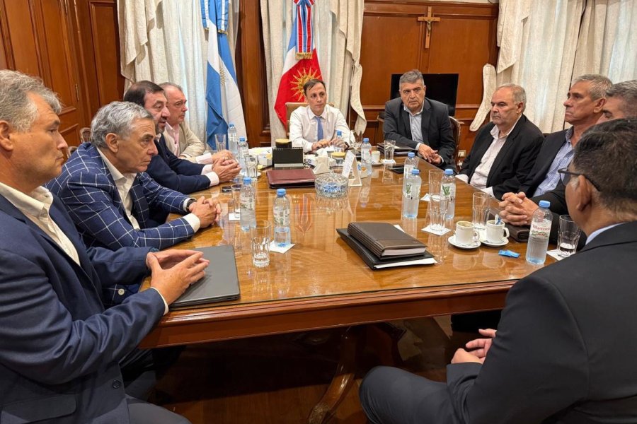 Víctor Araujo encabezó una reunión de gabinete para relevar el impacto de las lluvias en la provincia