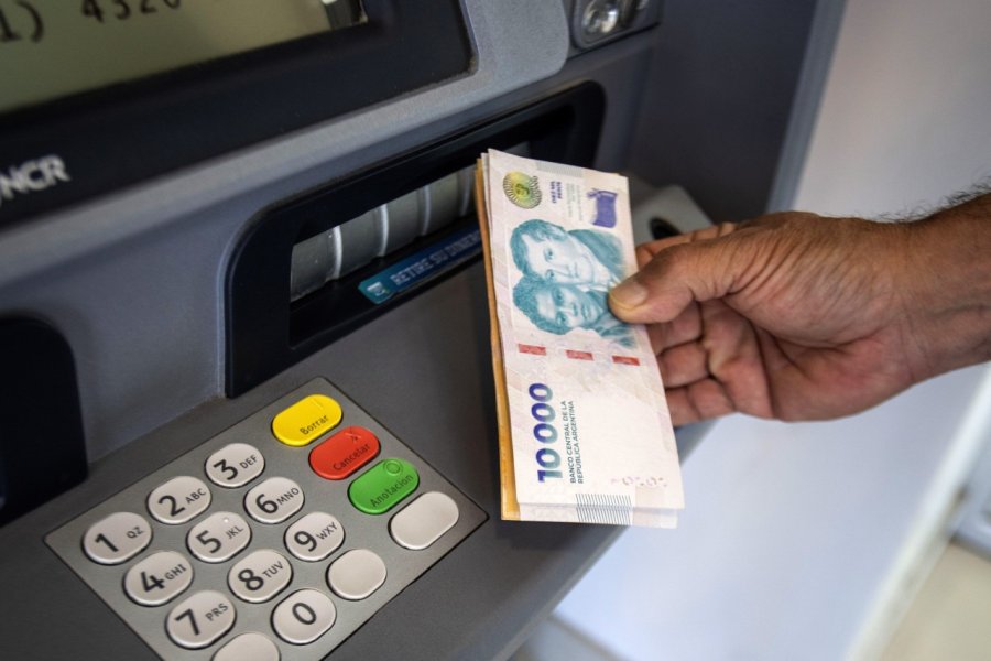 Estatales santiagueños comienzaron a cobrar hoy la ayuda escolar de $280.000