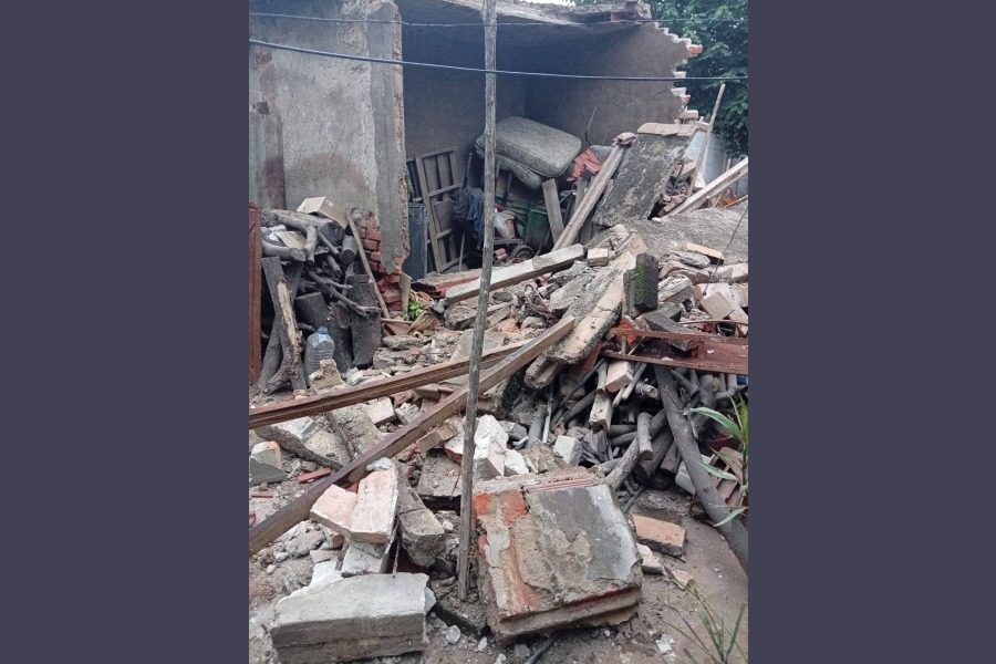 Se derrumbó el techo de una vivienda en el barrio Juan Felipe Ibarra