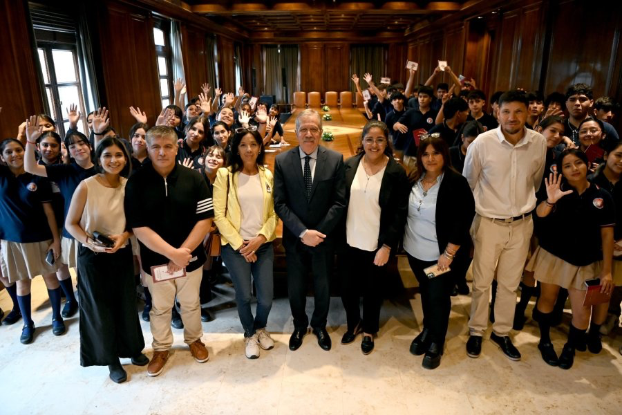 Estudiantes del interior visitaron Casa de Gobierno con el programa “Conociendo mi provincia”