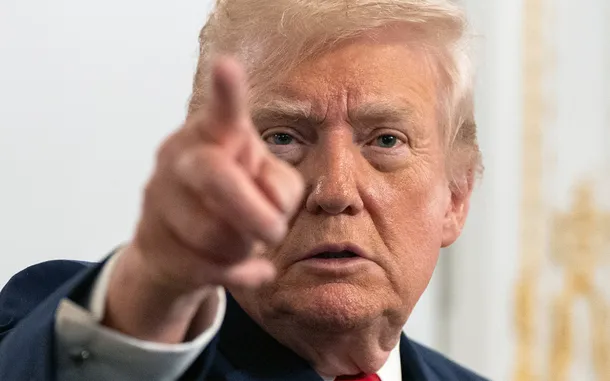 Trump confirmó un masivo bombardeo sobre la isla iraní de Kharg