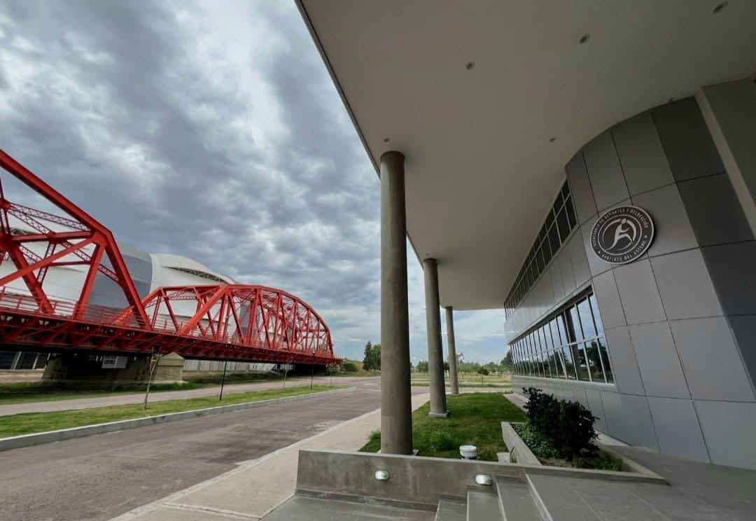 Suspenden actividades deportivas por desbordes del Río Dulce