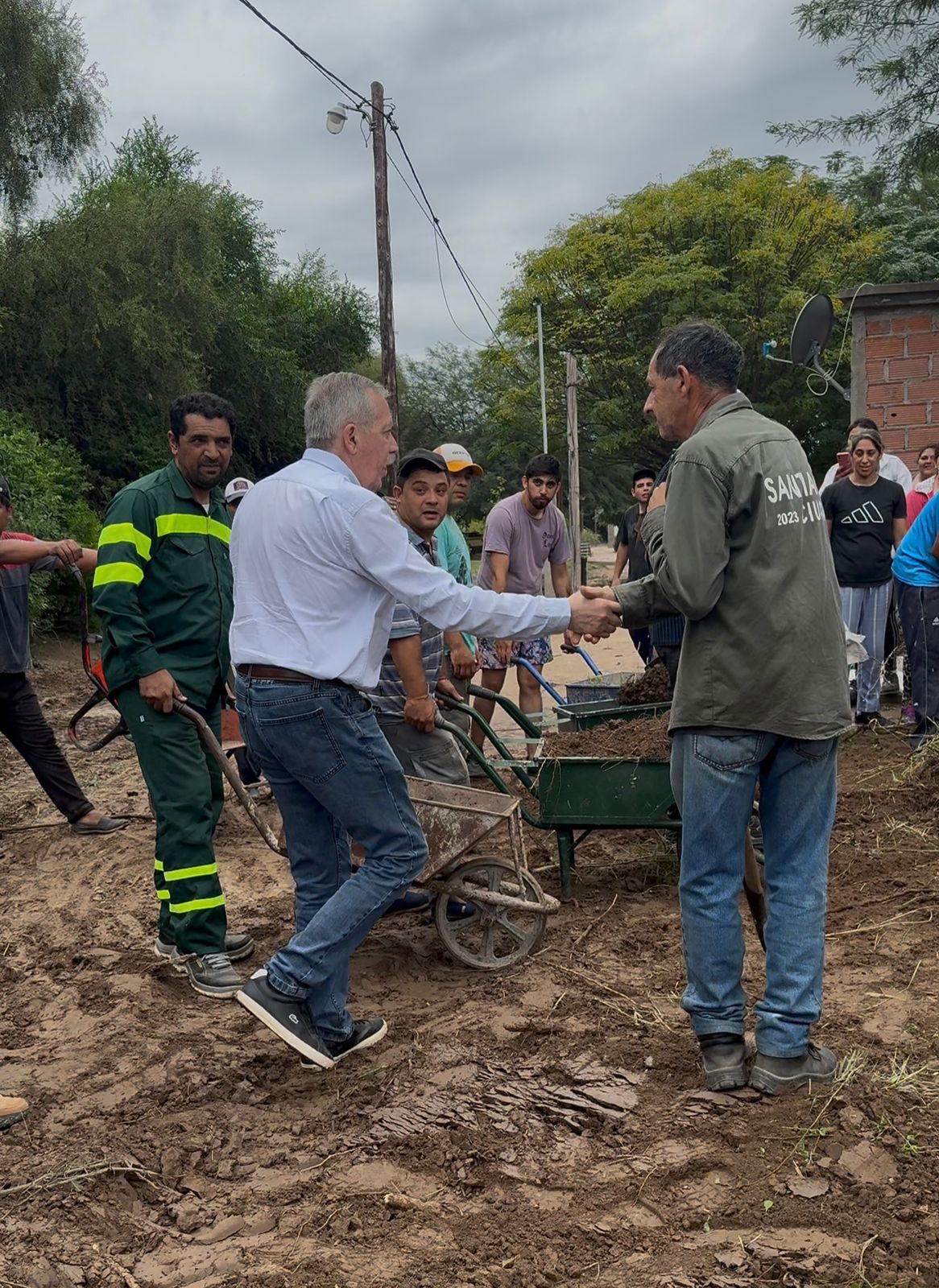 El Gobernador Elías Suárez supervisó los trabajos de contención y asistencia en las zonas afectadas