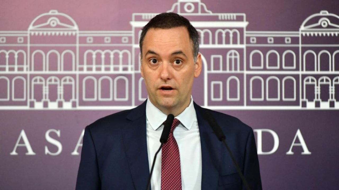 Denuncian a Manuel Adorni por presunto enriquecimiento ilícito y una propiedad de lujo